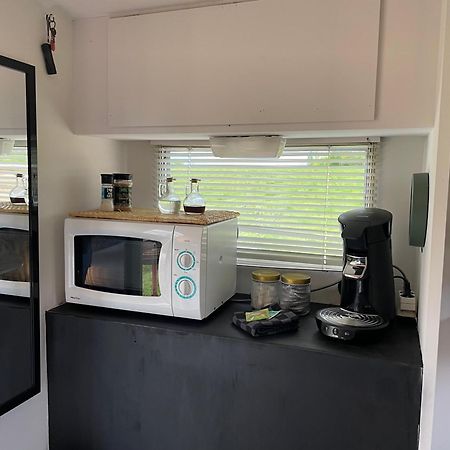 Отель Caravane A La Nuitee Saint-Parize-le-Chatel Экстерьер фото
